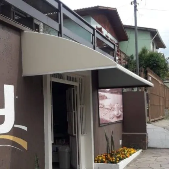 Cobertura de Lona em Mauá SP Cobertura de Lona em Mauá SP — Cobertura em área de piscina