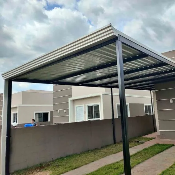 Cobertura de Telha Sanduíche em Mauá SP Cobertura de Telha Sanduíche em Mauá SP — Cobertura em área de piscina