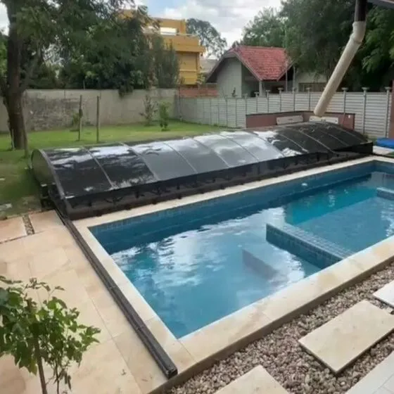 Cobertura Retrátil para Piscina em Mauá SP Cobertura Retrátil para Piscina em Mauá SP — Instalação em área gourmet com churrasqueira