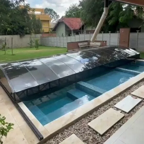Cobertura Retrátil para Piscina em Mauá SP Cobertura Retrátil para Piscina em Mauá SP — Cobertura em quintal residencial coberto