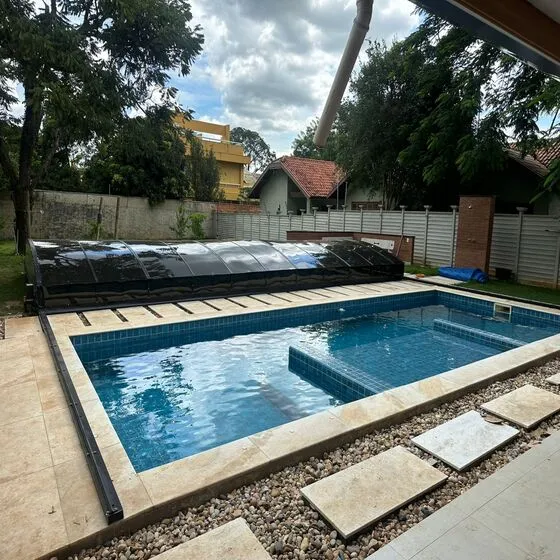 Cobertura Retrátil para Piscina em Mauá SP Cobertura Retrátil para Piscina em Mauá SP — Instalação em fachada comercial