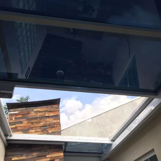 Cobertura Retrátil Policarbonato/Telha/Vidro em Mauá SP — Instalação em estacionamento