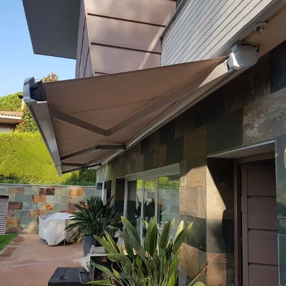 Toldo Articulado em Mauá SP — Instalação em garagem residencial