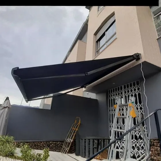 Toldo Articulado em Mauá SP — Instalação em área gourmet com churrasqueira