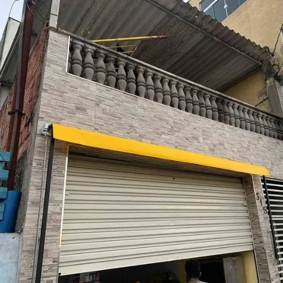 Toldo Cortina com Braços Laterais em Mauá SP — Cobertura em área de piscina